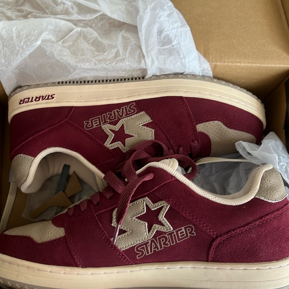 Burgundy Starter sneakers, woren once and in good condition